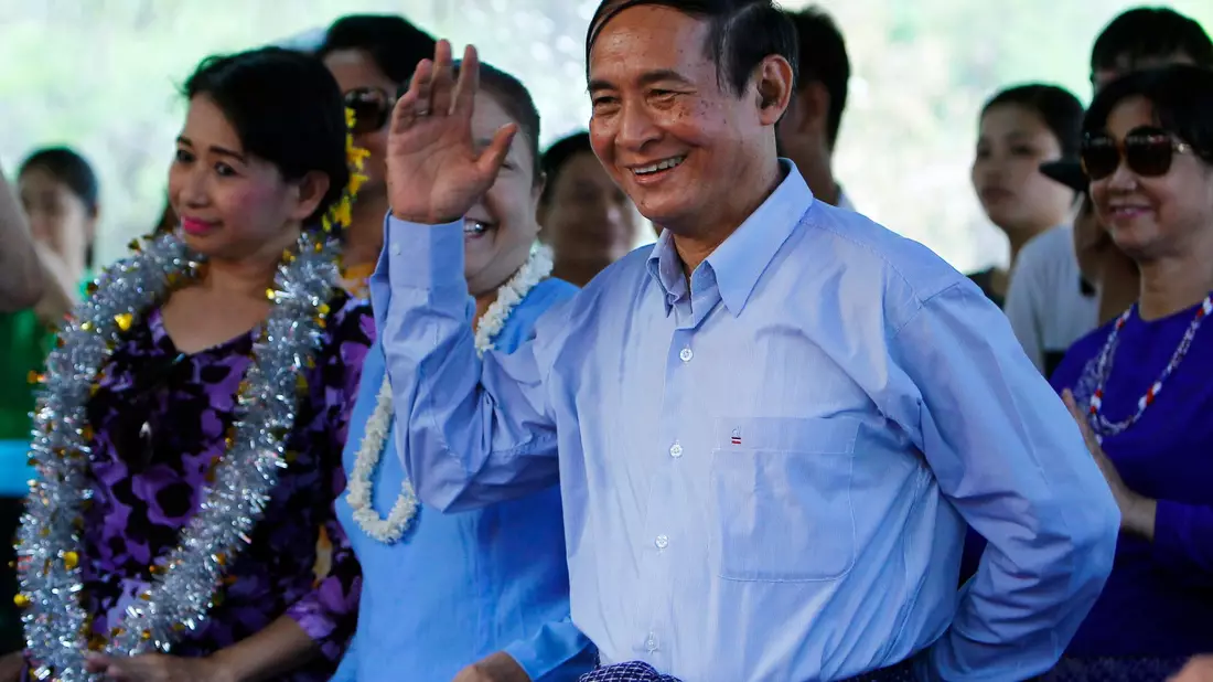Der frühere Präsident kam völlig überraschend fünf Jahre nach dem Putsch frei. (Archivbild) - Bild: Aung Shine Oo/AP/dpa