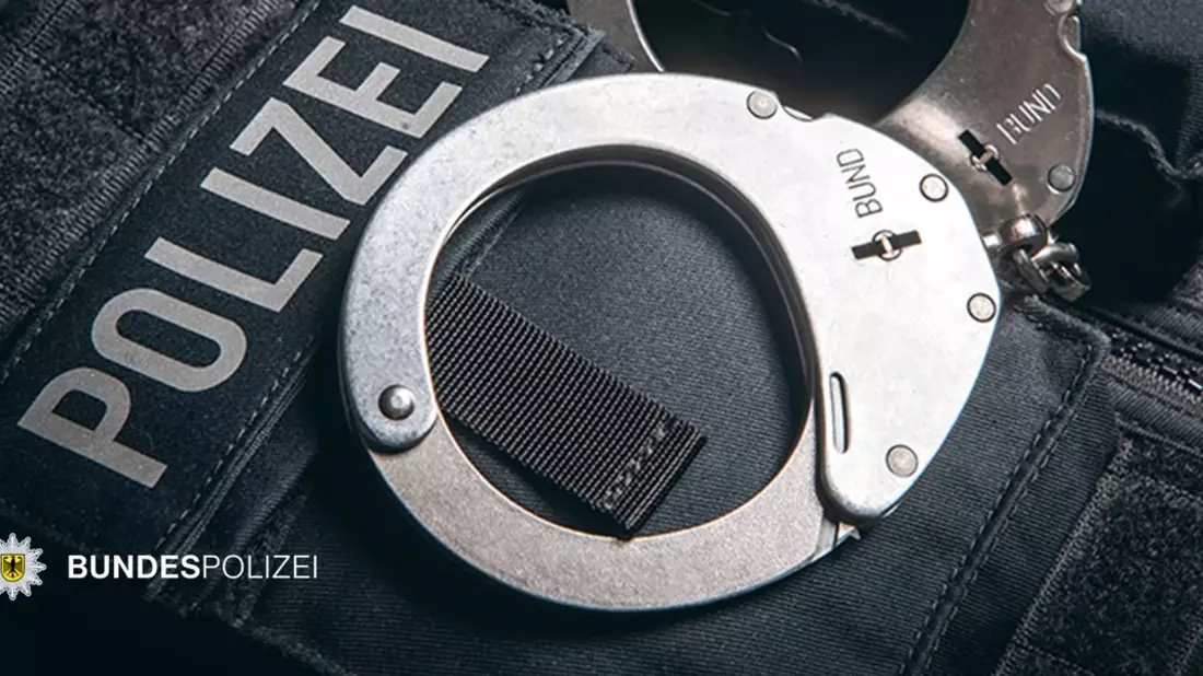 Bundespolizeidirektion München: Vom Zug ins Gefängnis // Bundespolizei vollstreckt Haftbefehl - Bild: presseportal.de