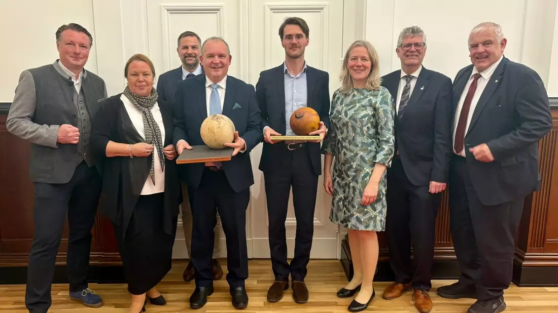 SDW-Ehrenpreis Goldene Tanne: Eckart von Hirschhausen und Carsten Wilke sind Preisträger des Jahres 2026 - Bild: presseportal.de