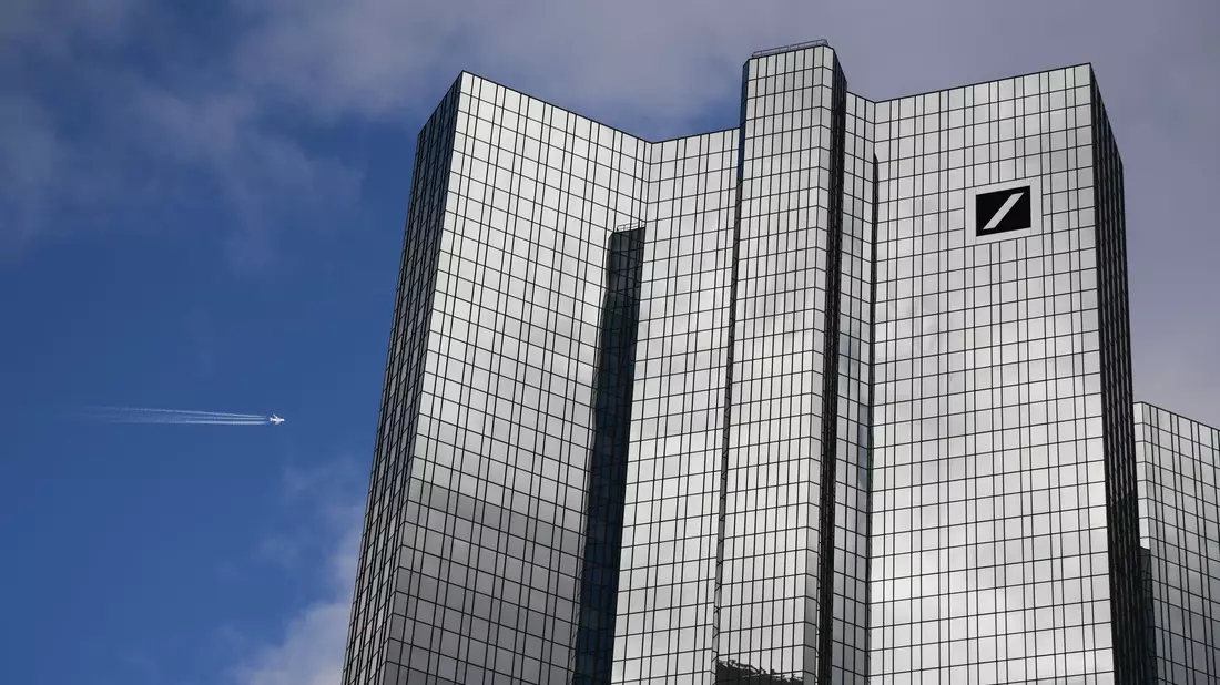 Die Deutsche Bank hat in Sachen Russland-Sanktionen Probleme im eigenen Haus aufgedeckt (Archivbild) - Bild: Arne Dedert/dpa
