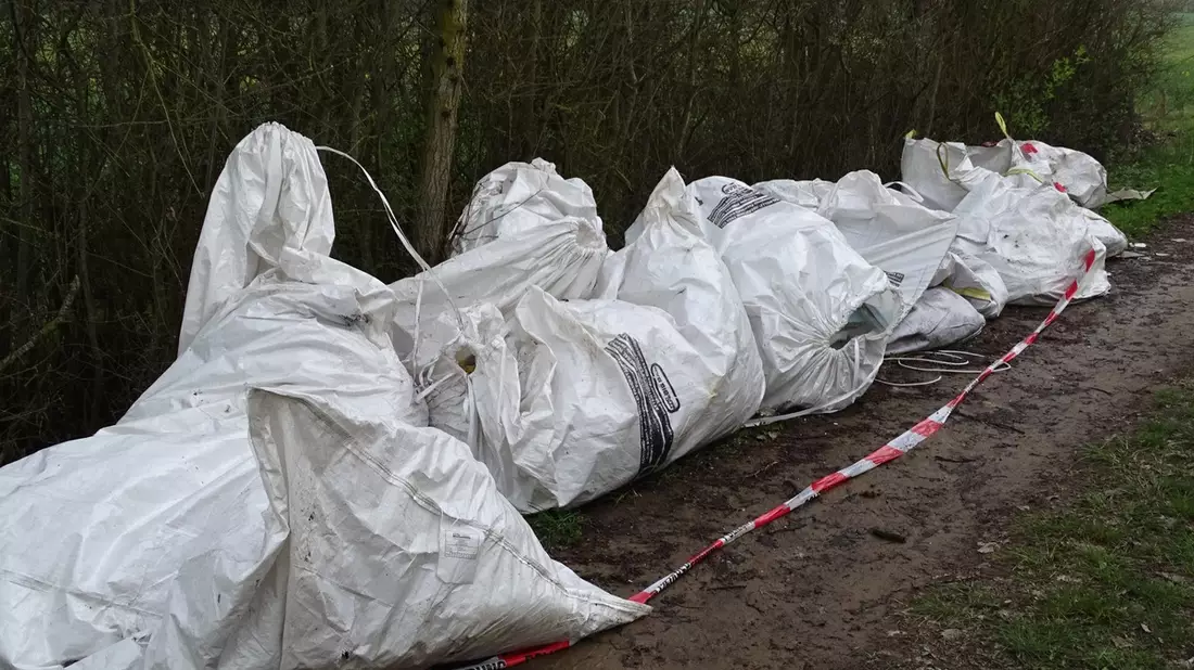 POL-RZ: Zeugen gesucht: Unbekannte entsorgen Baustellenabfälle bei Harmsdorf - Bild: presseportal.de