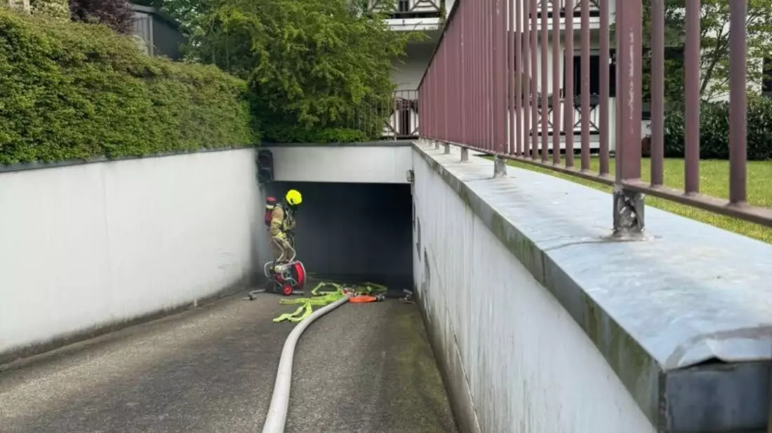 FW Ratingen: Oldtimer sorgt für Feuerwehreinsatz - Bild: presseportal.de
