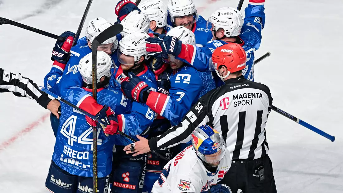 Nach 2019 mal wieder im Finale: die Adler Mannheim. (Archivbild) - Bild: Uwe Anspach/dpa