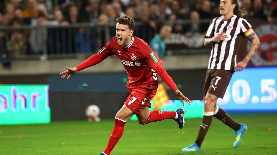 Luca Waldschmid (l, 1. FC Köln) jubelt nach dem Ausgleichstreffer. - Bild: Christian Charisius/dpa
