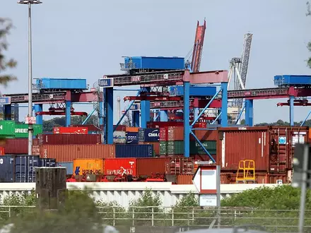Container (Archiv) - Foto: via dts Nachrichtenagentur