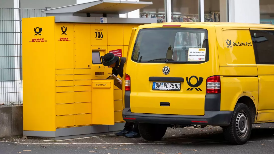 Gestatten, eine Postfiliale: ein Automat in Sankt Augustin (NRW), der als Filiale anerkannt wurde. - Bild: Thomas Banneyer/dpa