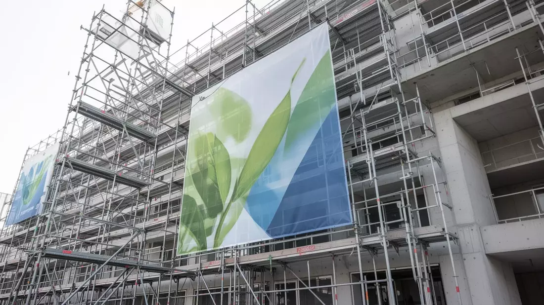 Bauwerbung im Umbruch: Neue Regeln für Gerüst und Zaun - Bild: über boerse-global.de