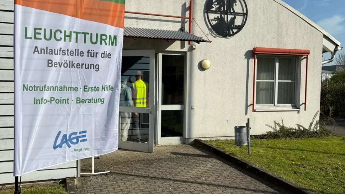 FW Lage: Leuchtturmübung in Kachtenhausen: Feuerwehr bereitet sich auf Stromausfall-Szenarien vor - Bild: presseportal.de