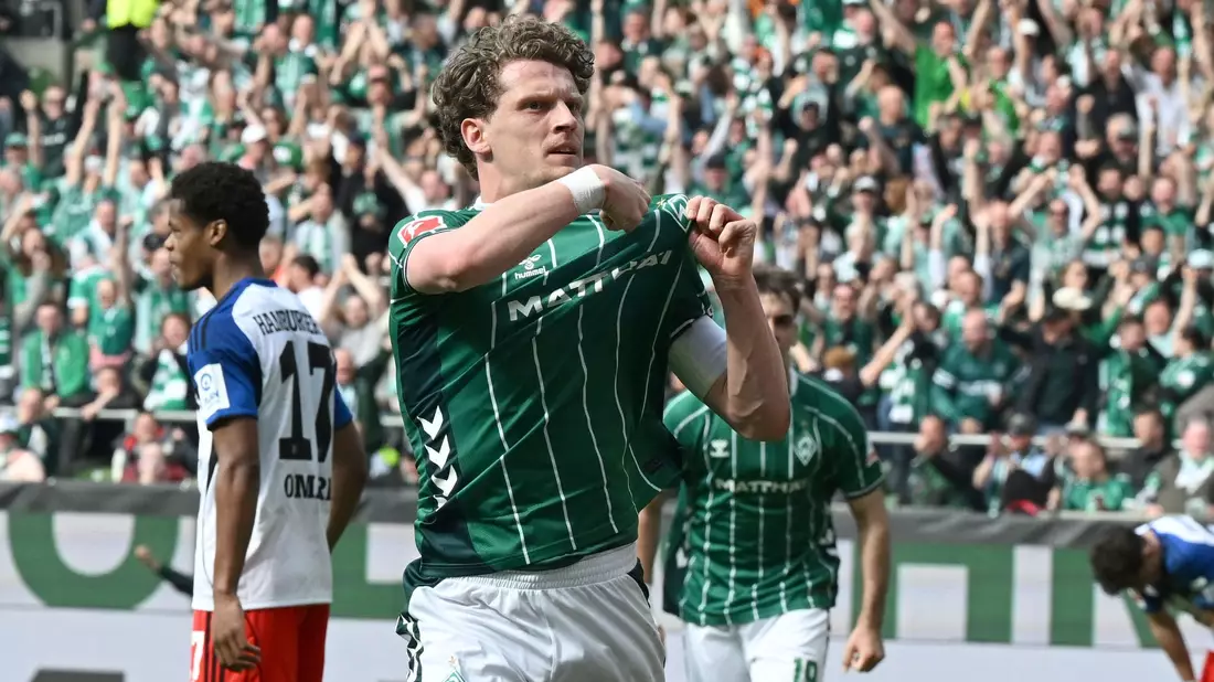 Derby-Held: Werder Bremens Jens Stage nach dem ersten von zwei Toren gegen den Hamburger SV. - Bild: Carmen Jaspersen/dpa