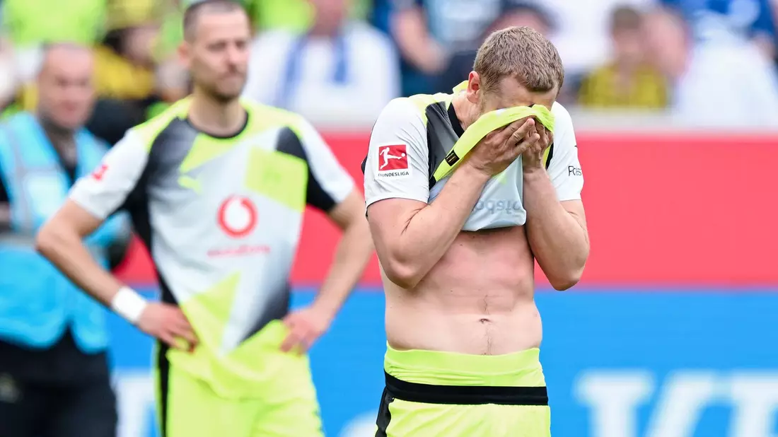 Frust nach dem Spiel: Der BVB verliert in Sinsheim. - Bild: Uwe Anspach/dpa