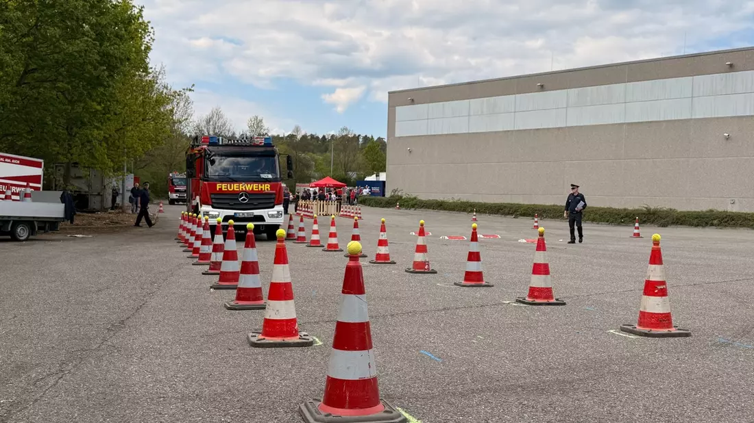 FW LK Esslingen: Geschicklichkeitsfahren der Feuerwehren im Landkreis Esslingen erfolgreich in Aichtal durchgeführt. - Bild: presseportal.de
