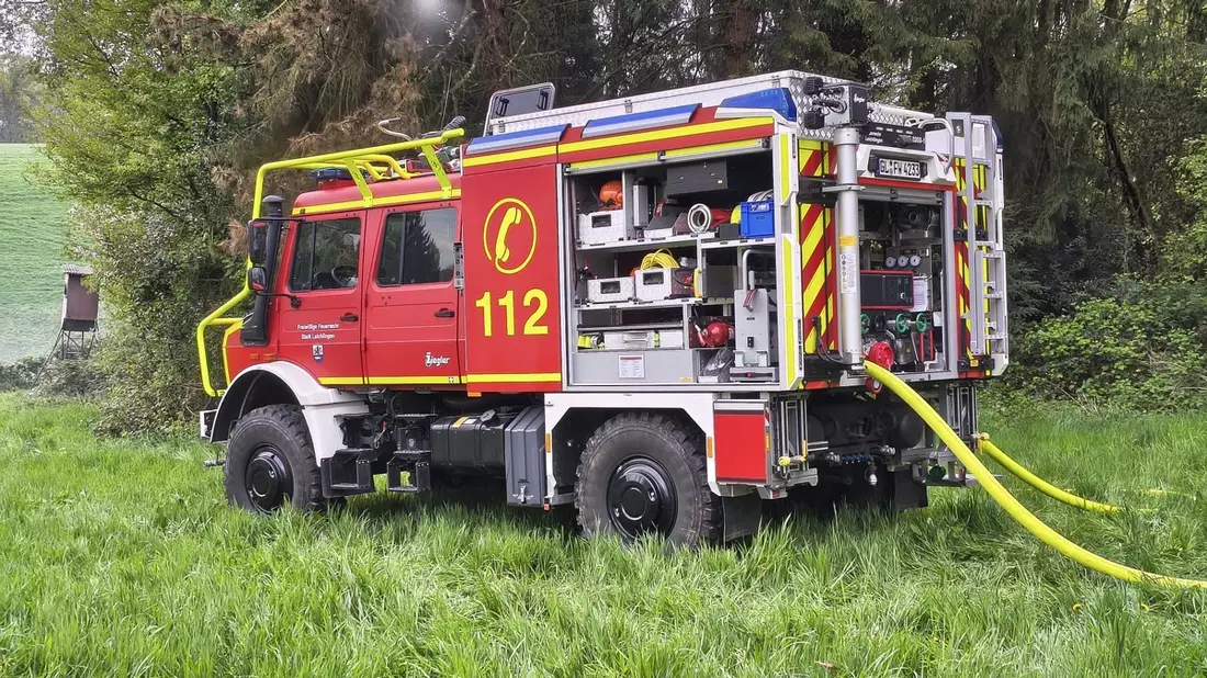 FW Leichlingen: Brennende Hütte im Wald - Rauchentwicklung weit sichtbar - Bild: presseportal.de