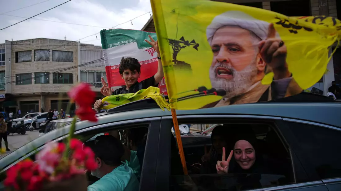 Die Hisbollah fordert den Abzug des israelischen Militärs aus dem Libanon. (Archivbild) - Bild: Hassan Ammar/AP/dpa