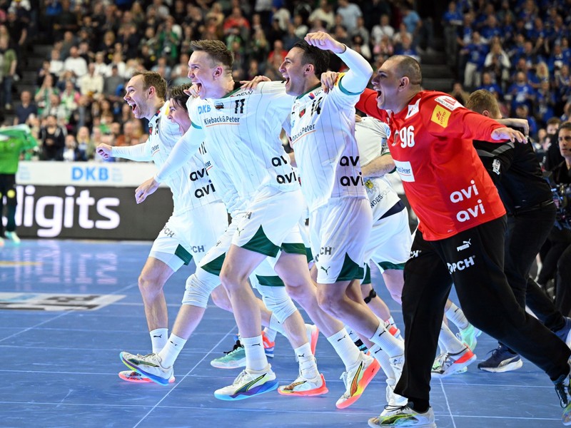 Die Füchse Berlin haben zum zweiten Mal nach 2014 den DHB-Pokal gewonnen. - Foto: Federico Gambarini/dpa