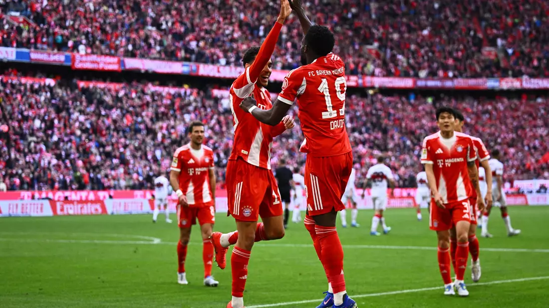 Jamal Musiala (r) glänzt für den FC Bayern. - Bild: Tom Weller/dpa