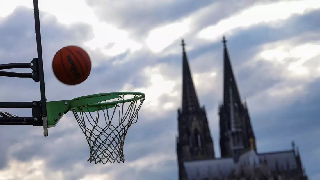 Mehr als 40 Prozent der Stimmberechtigten nahmen am Bürgerentscheid in Köln teil. - Bild: Christoph Reichwein/dpa