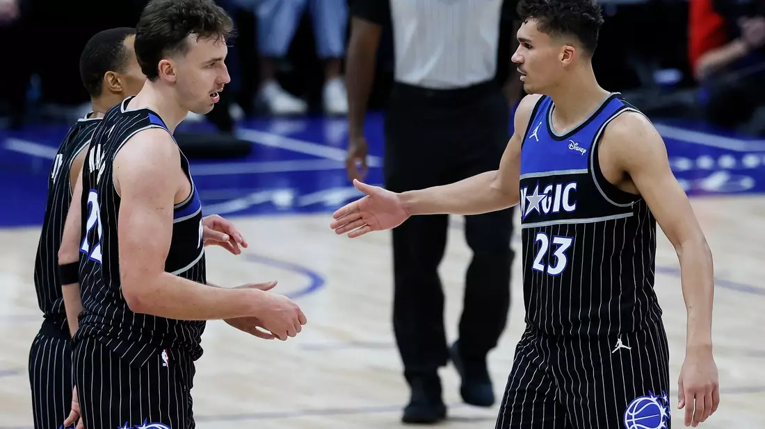 Zwei Europameister mit gutem Start: Franz Wagner (links) und Tristan da Silva haben mit den Magic den Auftakt in die Playoffs gewonnen. - Bild: Duane Burleson/AP/dpa