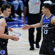 Zwei Europameister mit gutem Start: Franz Wagner (links) und Tristan da Silva haben mit den Magic den Auftakt in die Playoffs gewonnen. - Foto: Duane Burleson/AP/dpa