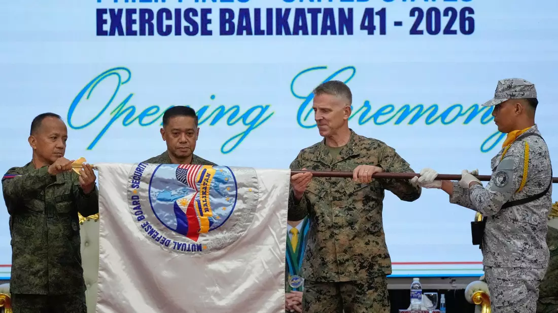 Rund 17.000 Soldaten aus sieben Ländern nehmen am diesjährigen «Balikatan»-Manöver teil. - Bild: Aaron Favila/AP/dpa