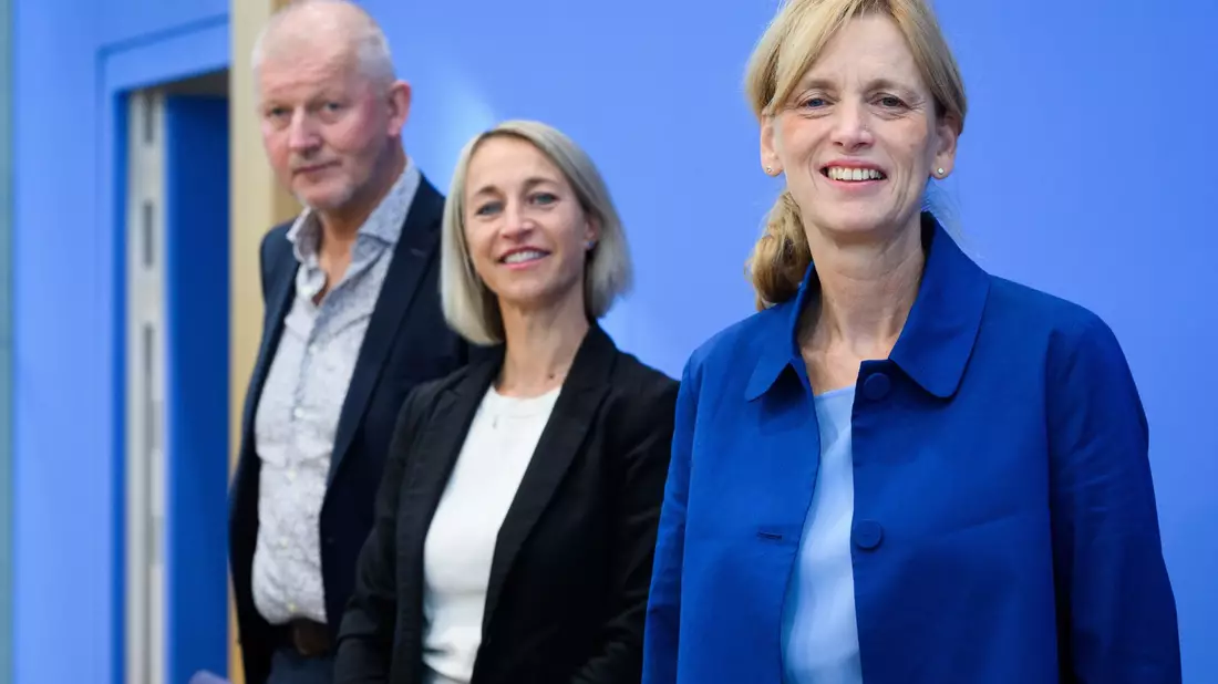 Familienministerin Prien hat die Kommission im September eingesetzt. (Archivbild) - Bild: Bernd von Jutrczenka/dpa