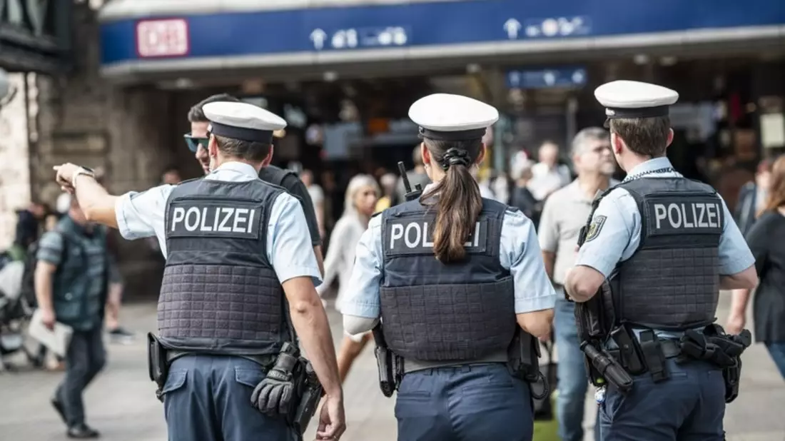 BPOL-HH: Hamburger Hauptbahnhof: Über 20 kg flüssiges Waschmittel für 450 Wäschen in der Waschmaschine im Drogeriemarkt entwendet. Festnahme und Zuführung in die U-Haftanstalt durch Bundespolizei- - Bild: presseportal.de