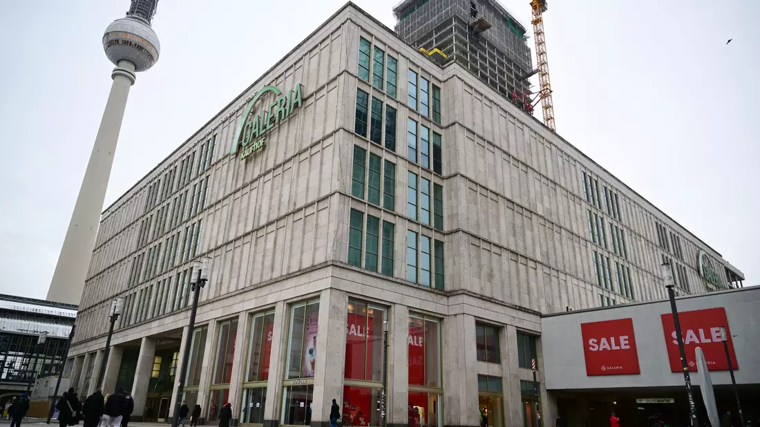 Die Nutzungsvereinbarung für die Filiale am Alexanderplatz war erst kürzlich verlängert worden.  - Bild: Sebastian Gollnow/dpa
