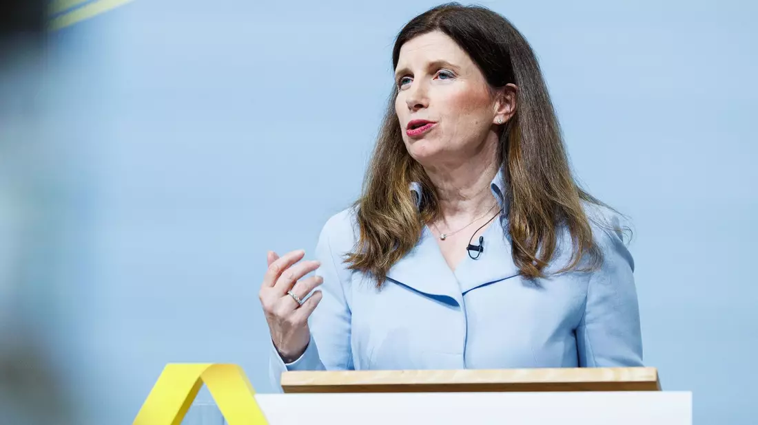 Commerzbank-Chefin Bettina Orlopp will die Eigenständigkeit der Commerzbank retten. (Archivbild) - Bild: Hannes P. Albert/dpa