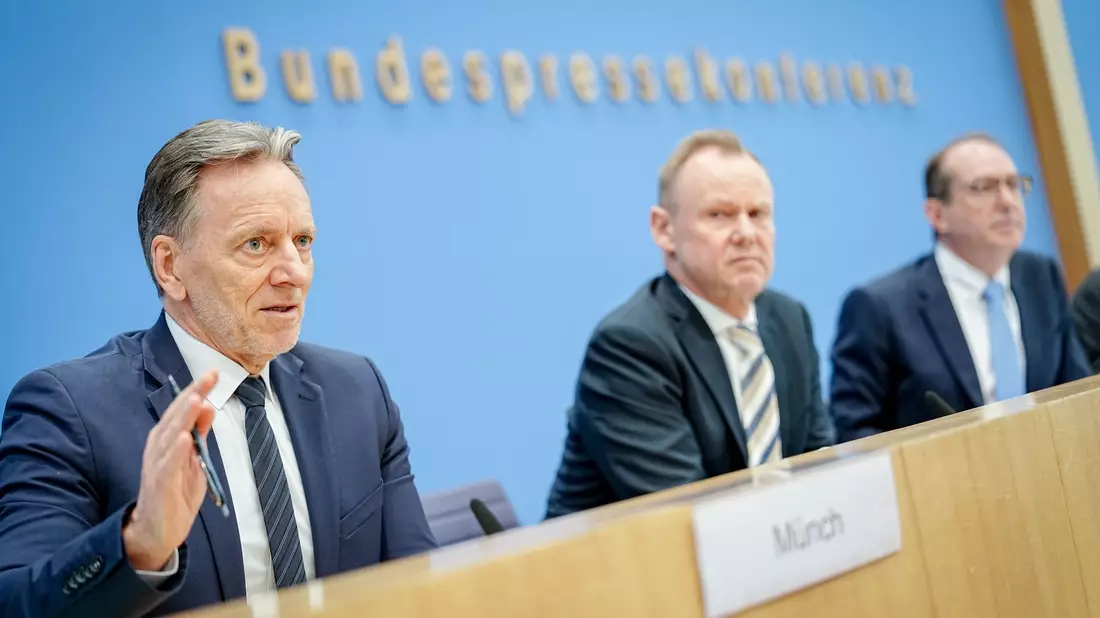 Das Sicherheitsgefühl der Menschen in Deutschland hat sich laut einer Studie, für die 2024 Daten erhoben wurden, verbessert, sagt der Präsident des Bundeskriminalamts (BKA), Holger Münch. - Bild: Kay Nietfeld/dpa