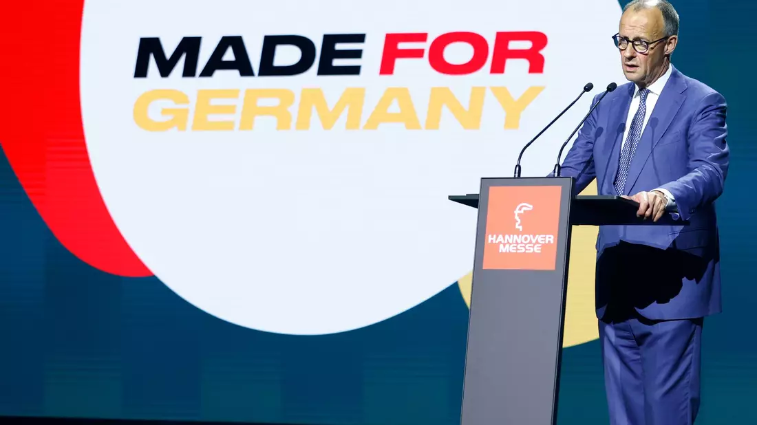 Deutschland sei für den Fall, dass sich die Lage verschärfen sollte, auf Maßnahmen vorbereitet, sagt Kanzler Merz.  - Bild: Moritz Frankenberg/dpa