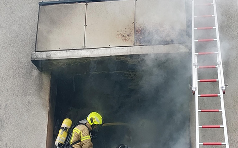 FW Hannover: Verletzte Katze nach Feuer auf einem Balkon - Foto: presseportal.de