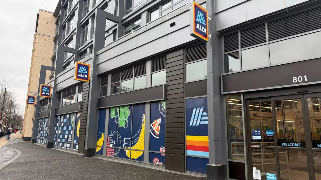 Viele US-Amerikaner gehen gern bei Aldi einkaufen. - Bild: Anna Ringle/dpa