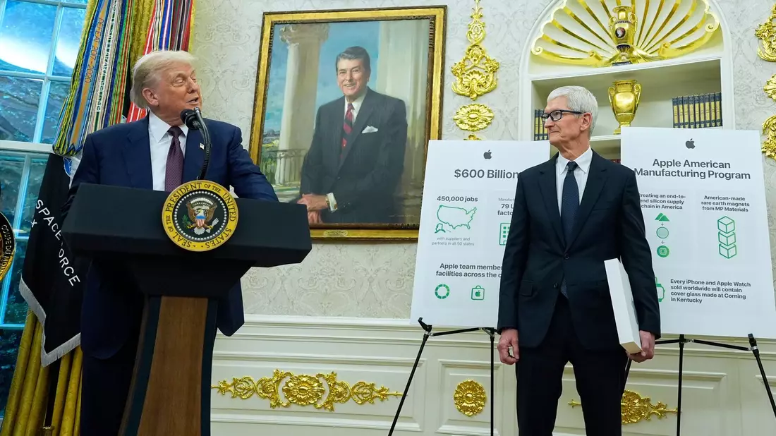 Zu den Aufgaben von Tim Cook als Apple-Chef gehörte es in den vergangenen Monaten, Kontakte zum Weißen Haus von US-Präsident Donald Trump zu pflegen. (Archivbild) - Bild: Alex Brandon/AP/dpa