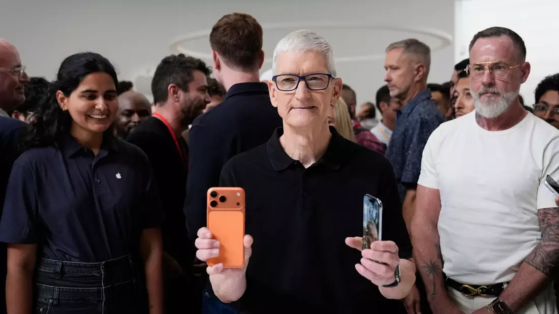Unter Tim Cook als Konzernchef trieb das iPhone maßgeblich das Apple-Geschäft an. (Archivbild)   - Bild: Godofredo A. Vásquez/AP/dpa
