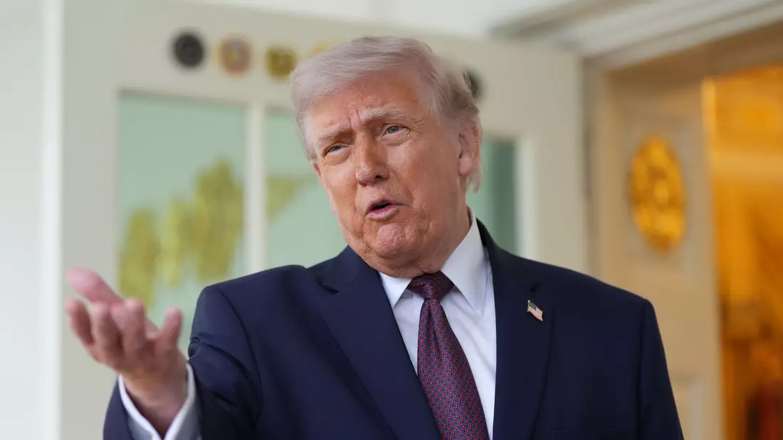 Trump gibt sich demonstrativ gelassen.  - Bild: Alex Brandon/AP/dpa