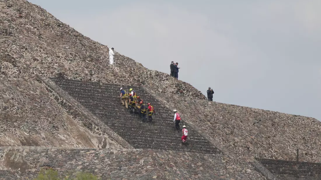 Ein Bewaffneter hatte von der Mondpyramide aus geschossen. - Bild: Eduardo Verdugo/AP/dpa