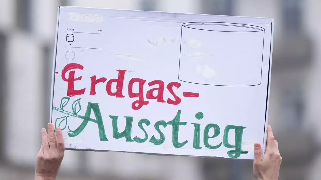 Klima-Aktivisten fordern auch den Ausstieg aus der Verbrennung von Erdgas. (Archivbild) - Bild: Sebastian Kahnert/dpa