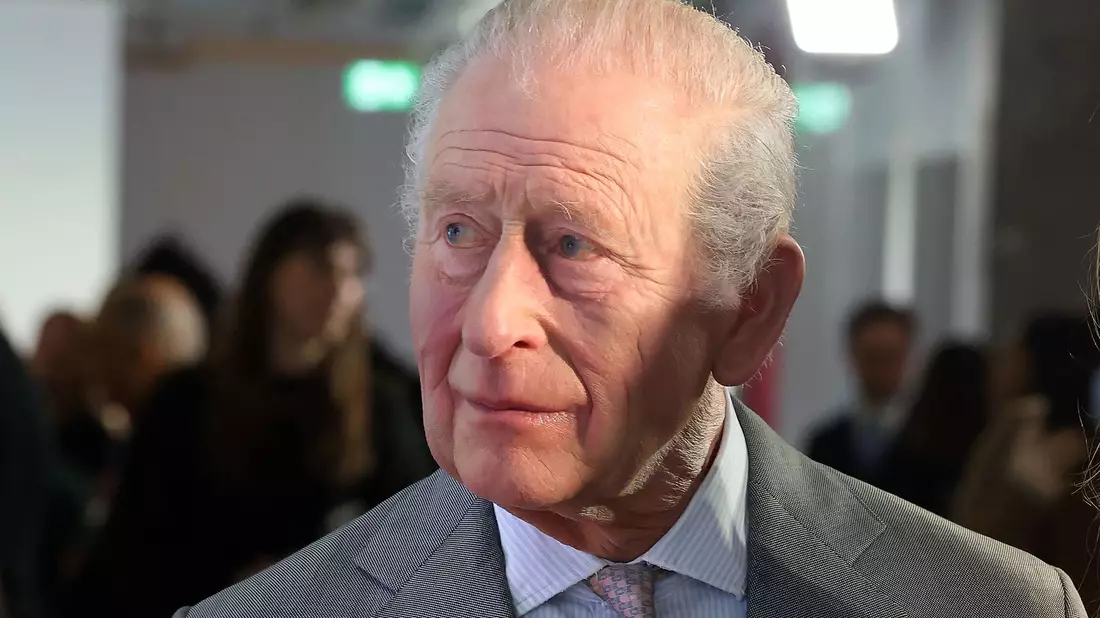 König Charles erinnert an seine verstorbene Mutter. (Archivbild) - Bild: Richard Pohle/Pool The Times/AP/dpa