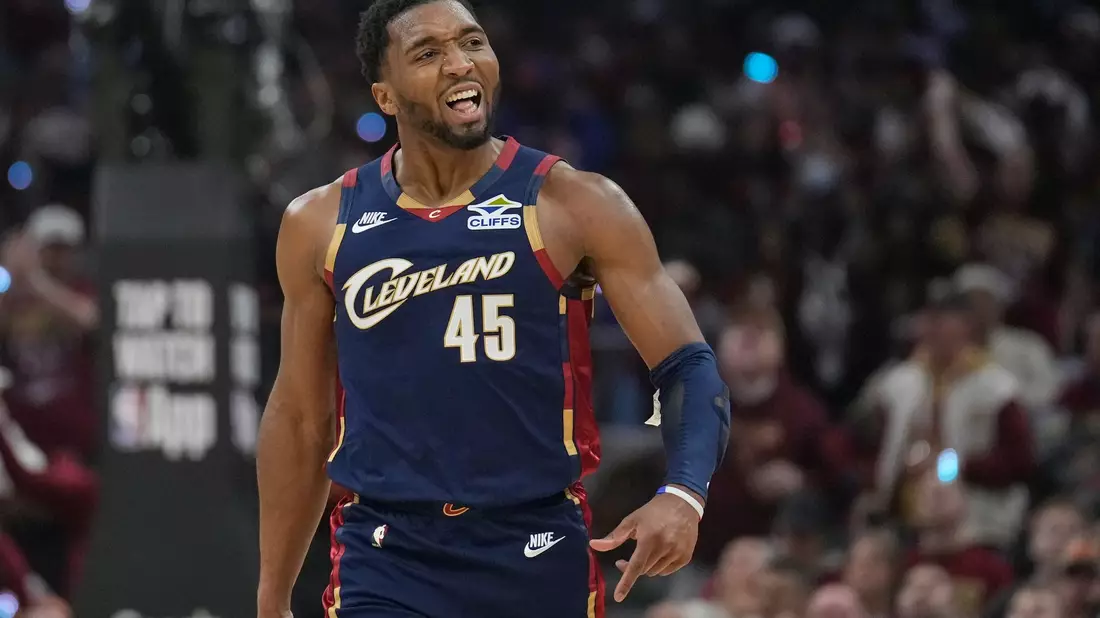 Die Cavaliers mit Donovan Mitchell haben beide Heimspiele zum Auftakt der Playoffs gewonnen. - Bild: Sue Ogrocki/AP/dpa