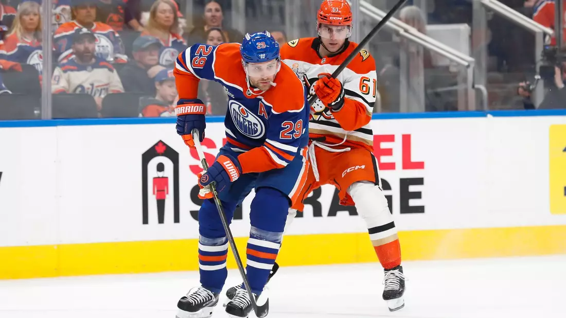 Leon Draisaitl ist zurück auf dem Eis. - Bild: CODIE MCLACHLAN/The Canadian Press/dpa