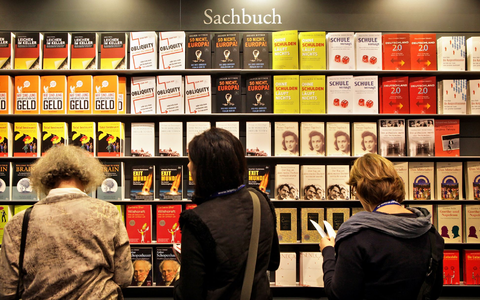 Der Deutsche Sachbuchpreis 2026 wird im Juni in Hamburg vergeben. (Symbolbild) - Foto: Jan Woitas/dpa-Zentralbild/dpa