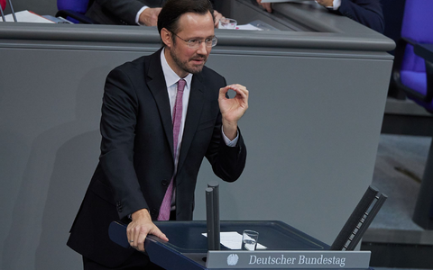 Die gesetzliche Rentenversicherung könne nicht nur eine Basisabsicherung ermöglichen, sagt Dirk Wiese. (Archivbild) - Foto: Jörg Carstensen/dpa