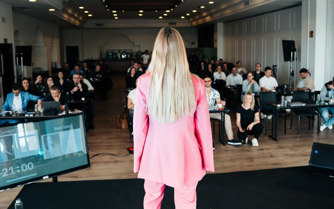 Julia Trost bei Champions-Mastermind: Mit Minikursen zu skalierbaren Umsätzen - Foto: presseportal.de