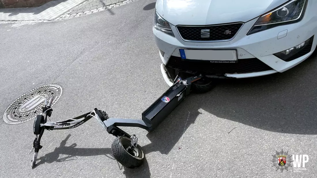 POL-PDKL: E-Scooter-Fahrer bei Zusammenstoß verletzt - Bild: presseportal.de