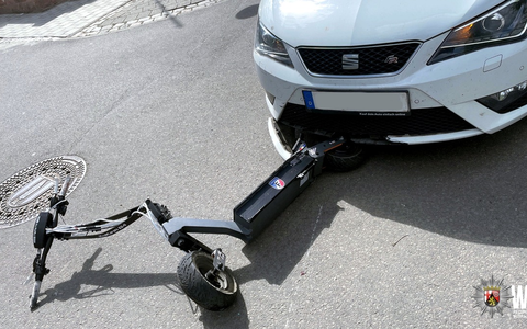 POL-PDKL: E-Scooter-Fahrer bei Zusammenstoß verletzt - Foto: presseportal.de
