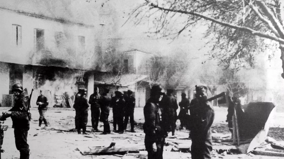 Ausgangspunkt ist eine Klage griechischer Opfer des NS-Massakers von Distomo vom 10. Juni 1944, bei dem die Waffen-SS 218 Bewohner des Dorfes massakrierte. (Archivbild) - Bild: -/epa ANA/dpa