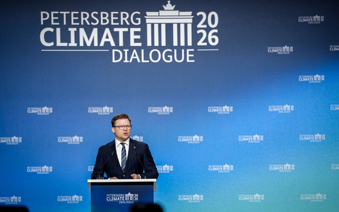 Umweltminister Carsten Schneider hat den Klimadialog eröffnet. - Foto: Kay Nietfeld/dpa