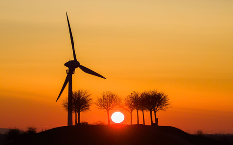 Der Umstieg von fossilen auf erneuerbare Energien ist ein Thema beim Petersberger Klimadialog. (Archivbild) - Foto: Julian Stratenschulte/dpa