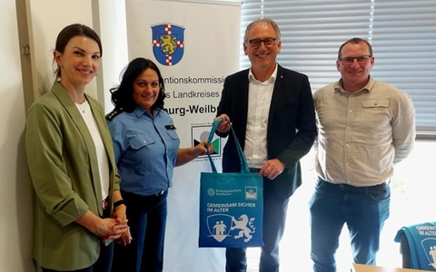 POL-LM: Verein Kriminalprävention Limburg-Weilburg e.V. übergibt 1.000 Präventionstaschen - Foto: presseportal.de