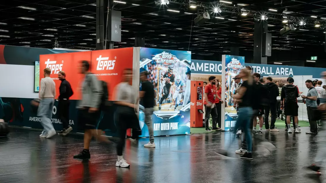Dieses Hobby bringt Menschen zusammen. / Topps bringt NFL-Sammelkarten zurück auf die große Bühne - / Fan-Erlebnis auf der FIBO mit Football Bromance - Bild: presseportal.de