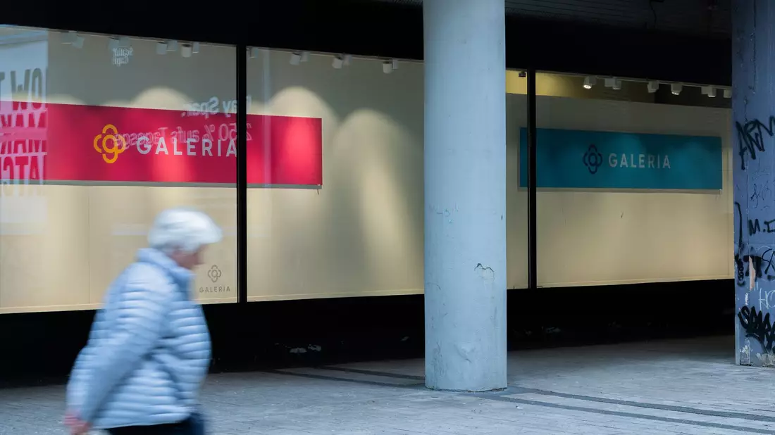 Wie ernst ist die Situation bei Galeria? Das würden auch die Beschäftigten gern wissen. - Bild: Rolf Vennenbernd/dpa